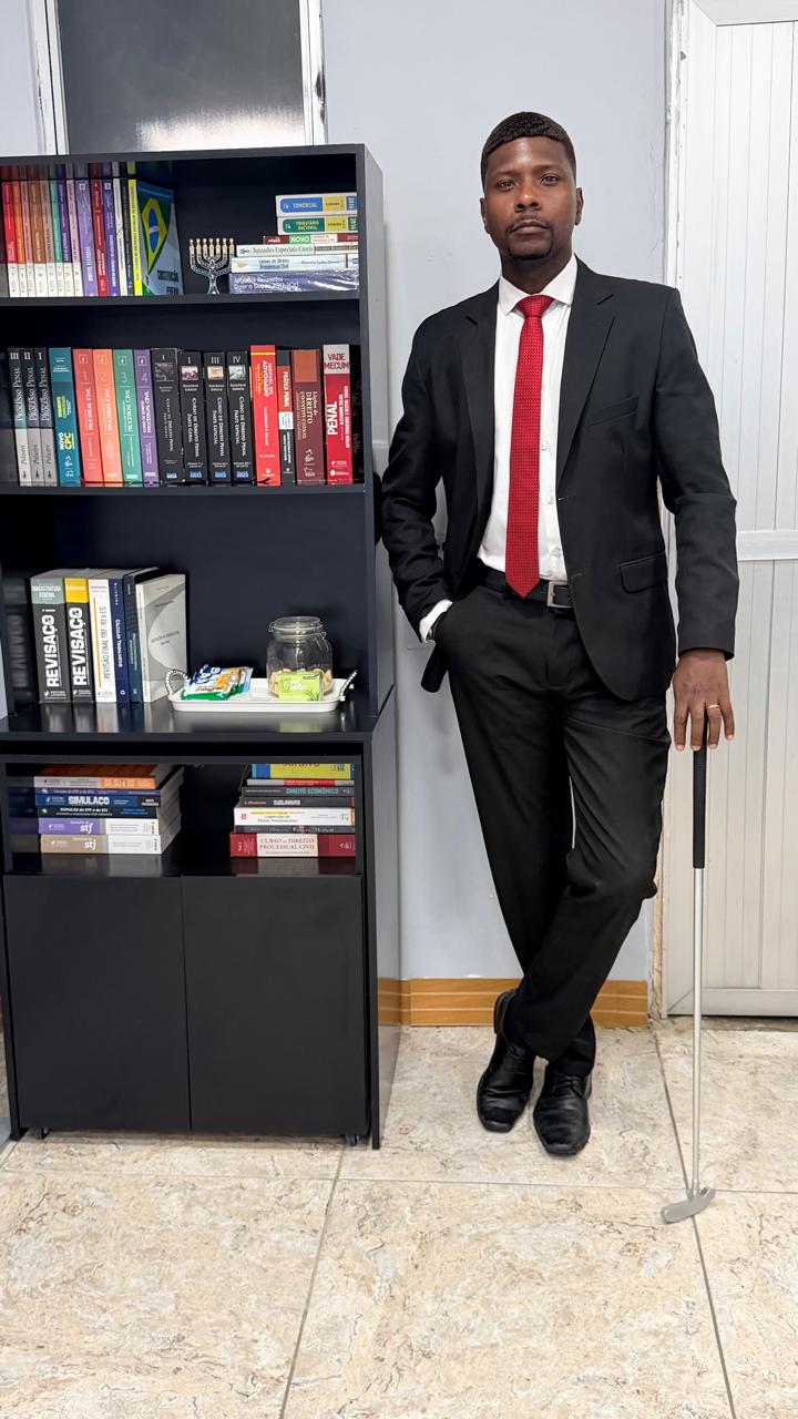 Dr. Rafael Esteves